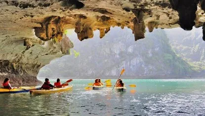 halong-kayaking